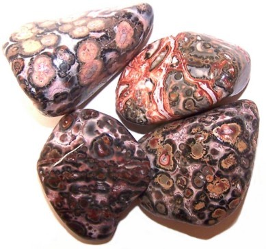 Use the energetic properties of stones to restore your balance in its entirety, both physically, emotionally and mentally.