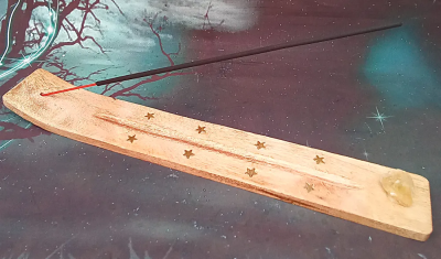 Beauty of wood and power of stones for this superb incense holder