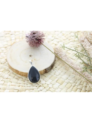 Pendant with natural stone for powerful protection